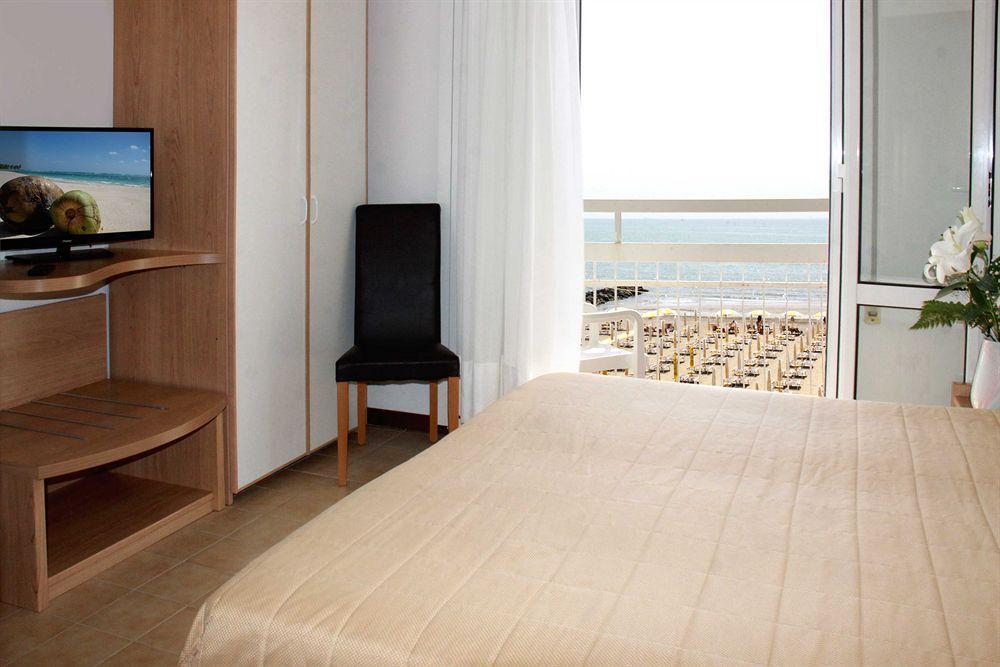 Astoria Hotel 4*