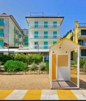 Astoria Hotel 4*