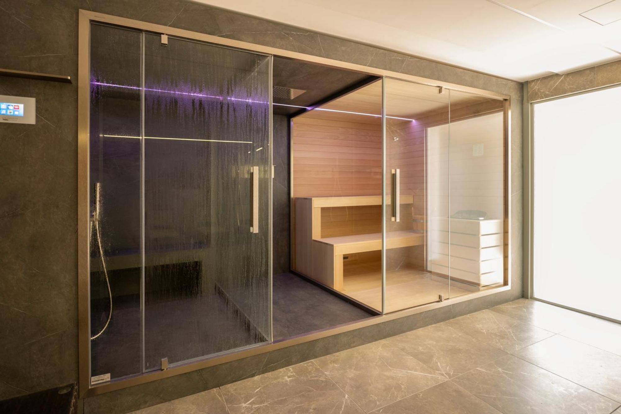 Astoria Hotel 4*