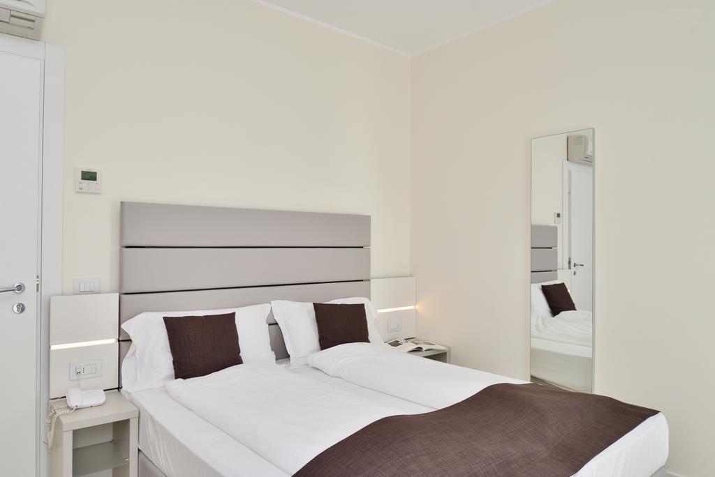 Astoria Hotel 4*